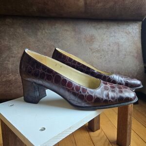 Elegant Brown Crocodile Pattern Heels